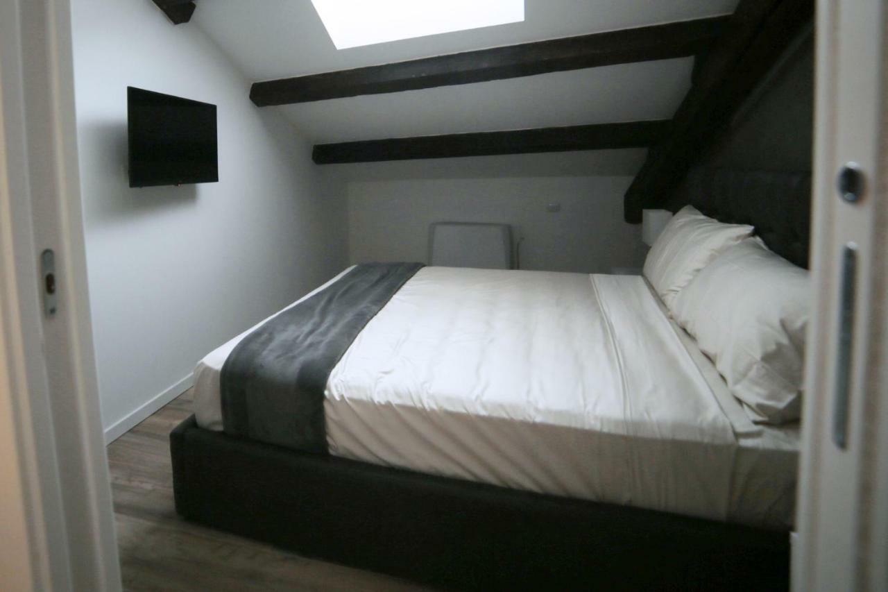 Moscova Attic Near Duomo Apartment Milano Exterior foto